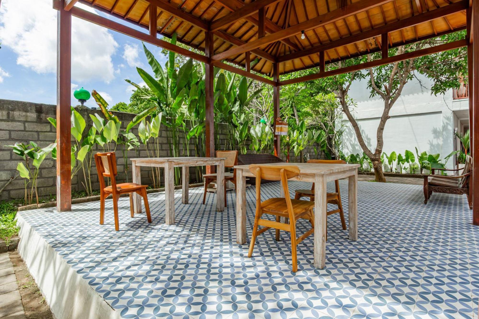 Capital O 93944 Geweka Homestay 金巴兰 外观 照片